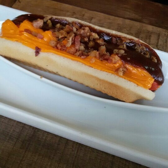 Photo taken at Überdog - Amazing Hot Dogs by Wesley F. on 2/14/2016
