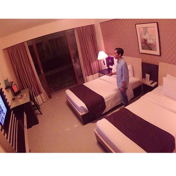 Das Foto wurde bei Aston Kuta Hotel &amp; Residence von Mohd Fuad M. am 12/14/2015 aufgenommen