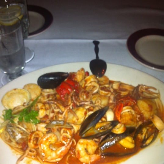Снимок сделан в Sabatino&#39;s Restaurant Chicago пользователем Chrys J. 3/2/2012