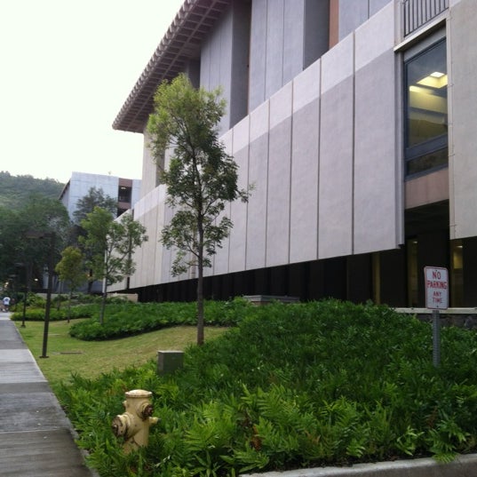 4/5/2012 tarihinde Carol K.ziyaretçi tarafından Hamilton Library'de çekilen fotoğraf