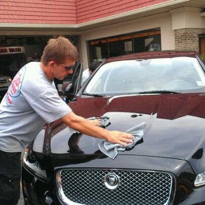 Foto tirada no(a) Jax Car Wash por Rania E. em 7/13/2012