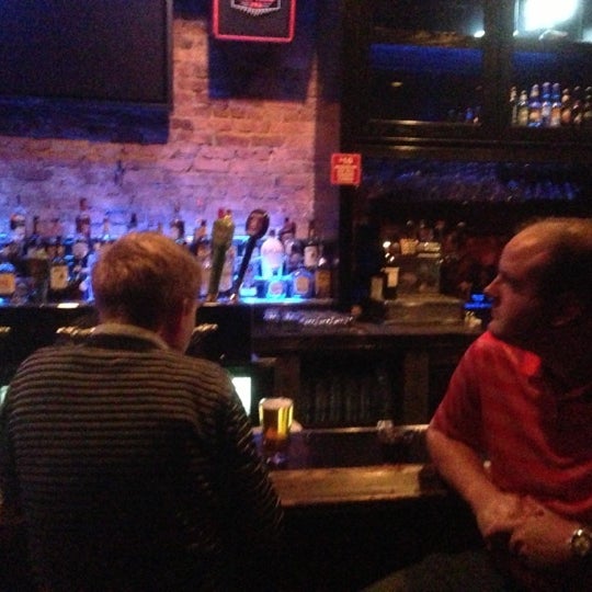 12/1/2012 tarihinde Jon M.ziyaretçi tarafından Halligan Bar'de çekilen fotoğraf