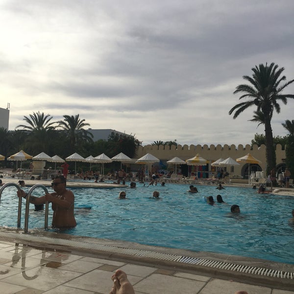 Photo taken at Swimming pool Tour Khalef Thalasso &amp; SPA by Osano . on 8/6/2016