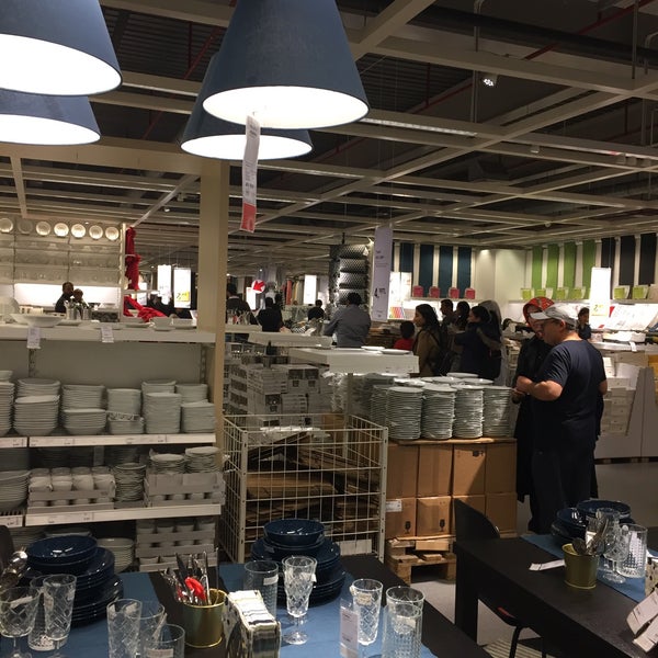 รูปภาพถ่ายที่ IKEA โดย Nilgün L. เมื่อ 10/29/2017