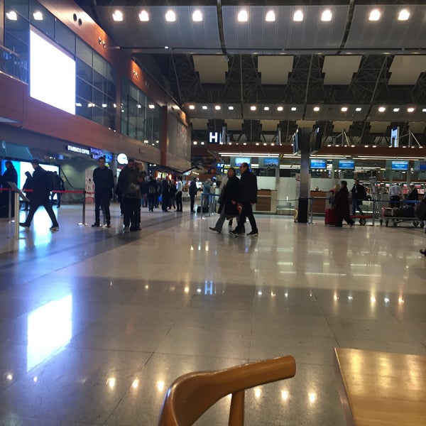 Foto diambil di İstanbul Sabiha Gökçen Uluslararası Havalimanı (SAW) oleh Nilgün L. pada 1/3/2018