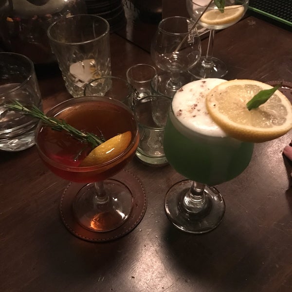 12/30/2016にZeke F.がOliveria Cocktail Barで撮った写真