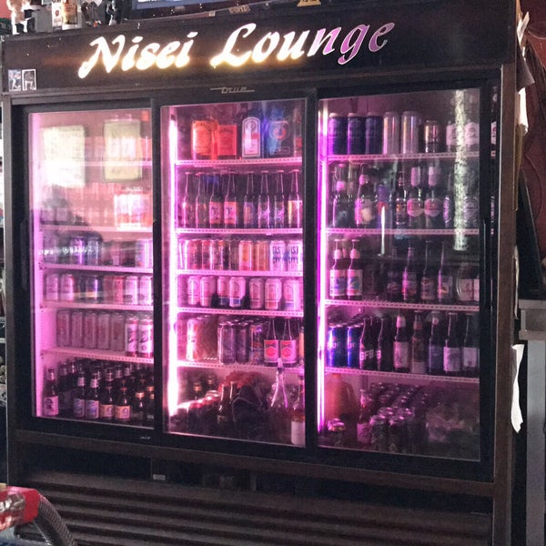 Foto tirada no(a) Nisei Lounge por Zeke F. em 6/6/2017