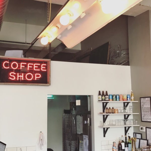 5/25/2017 tarihinde Zeke F.ziyaretçi tarafından Black Eye Coffee Shop'de çekilen fotoğraf