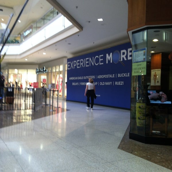รูปภาพถ่ายที่ Chesterfield Mall โดย Marilyn B. เมื่อ 1/30/2013