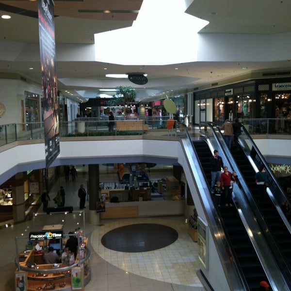 2/13/2013 tarihinde Marilyn B.ziyaretçi tarafından Chesterfield Mall'de çekilen fotoğraf