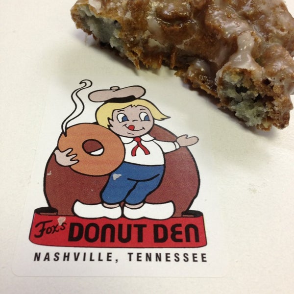 3/15/2013 tarihinde Josh M.ziyaretçi tarafından Donut Den'de çekilen fotoğraf