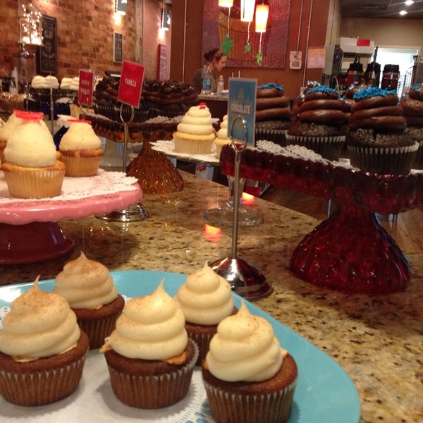 รูปภาพถ่ายที่ The Chocolate Moose Bakery &amp; Cafe โดย Susan เมื่อ 2/28/2014