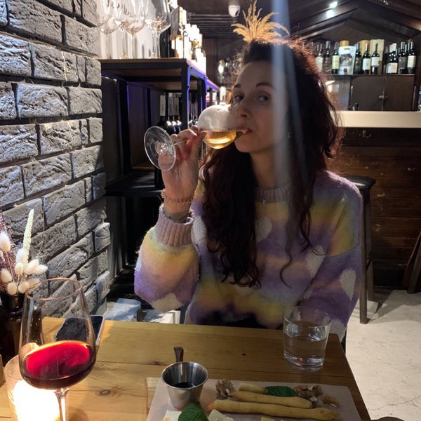Foto tirada no(a) Like a Local&#39;s wine bar por Ruslana L. em 11/5/2021