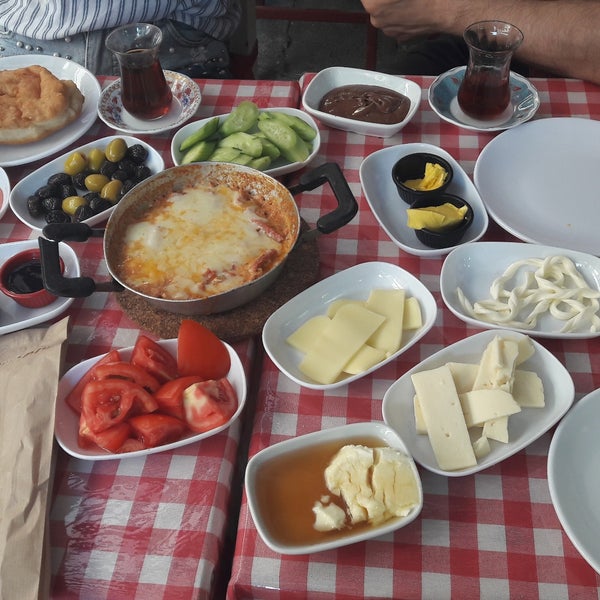 Das Foto wurde bei Cumbalı Kahvaltı von Canan A. am 7/9/2017 aufgenommen