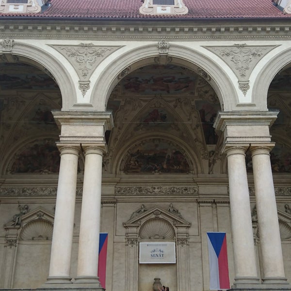 Das Foto wurde bei Senát Parlamentu ČR von ☘️ Smirnoffoulis 🌻 am 5/28/2018 aufgenommen