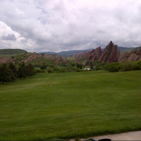 รูปภาพถ่ายที่ Arrowhead Golf Club โดย Jay A. เมื่อ 5/29/2013