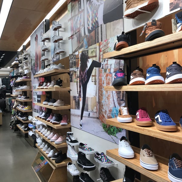 Hane orientering Indgang Vans - Shoe Store in Midtown East