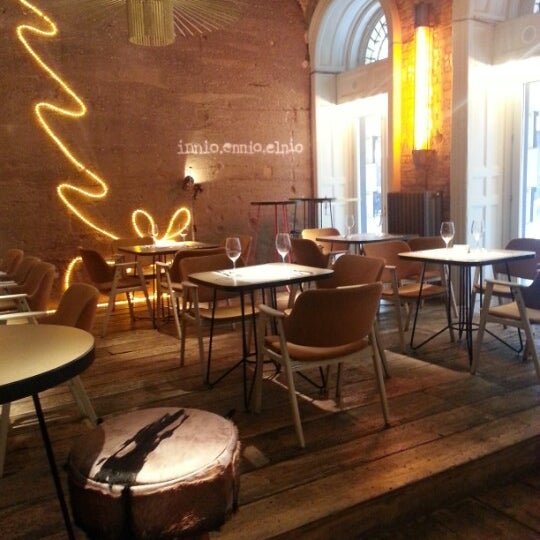 Foto scattata a innio restaurant and bar da Ale Z. il 12/18/2012