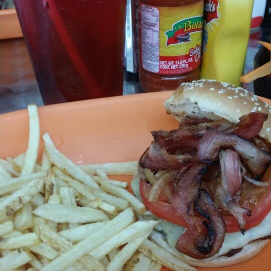 Photo taken at Campa&#39;s Hamburgers by Aldo M. on 5/29/2014