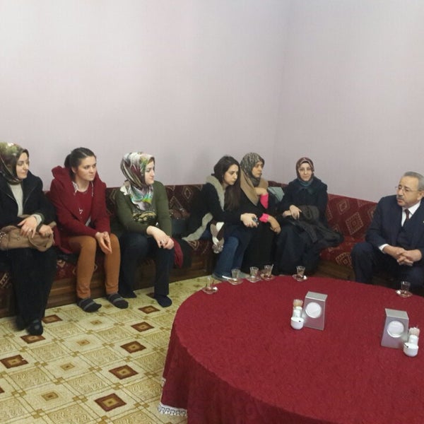 Foto scattata a Sırçalı Uygur Restaurant da Gonca E. il 1/22/2015