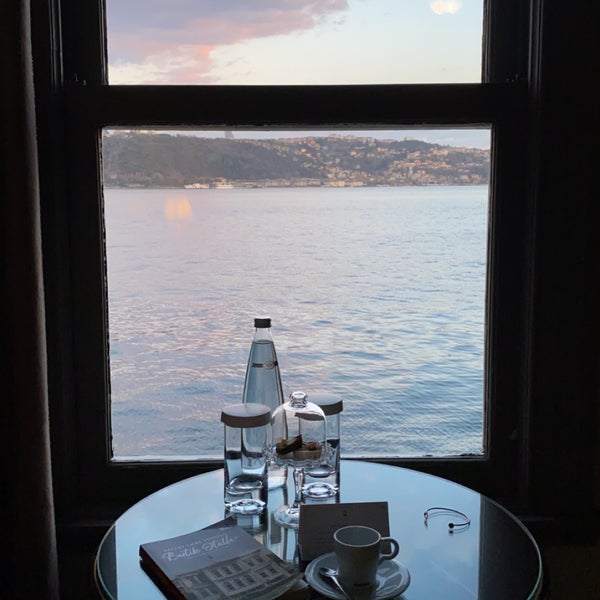 รูปภาพถ่ายที่ Bosphorus Palace Hotel โดย Sara M. เมื่อ 3/10/2023