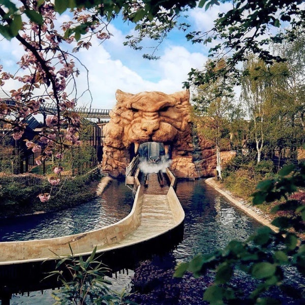 Photo taken at Chessington World of Adventures Resort by Sara M. on 11/6/2021