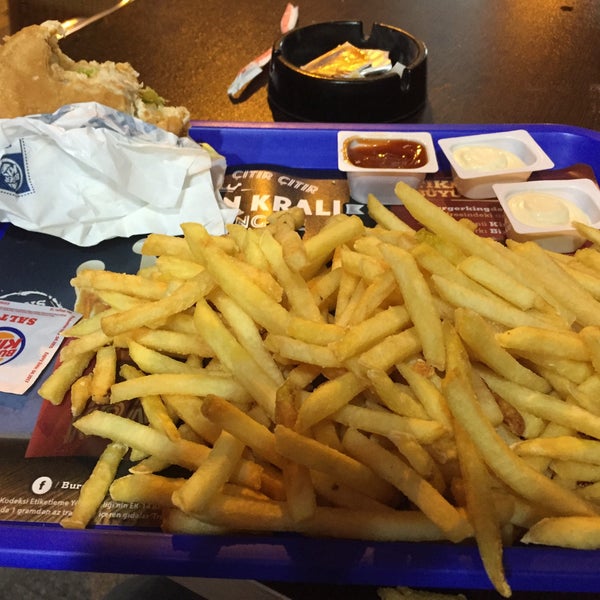 Photo taken at Burger King by Cem Ü. on 4/27/2015