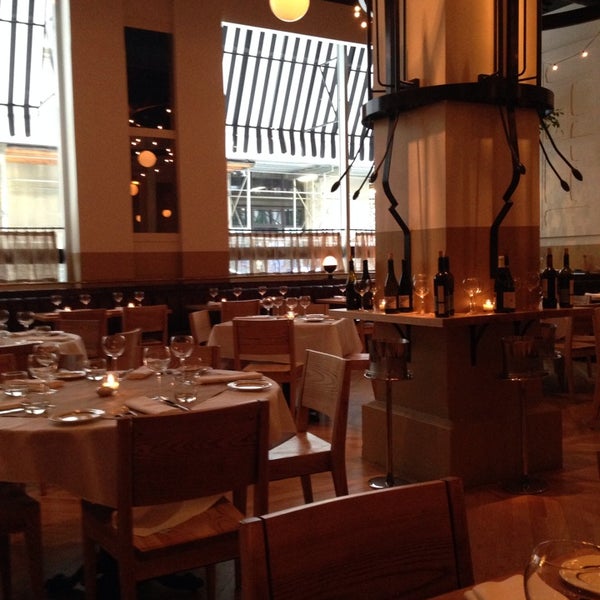 Foto tomada en General Assembly Restaurant &amp; Bar  por Dianne C. el 6/14/2014