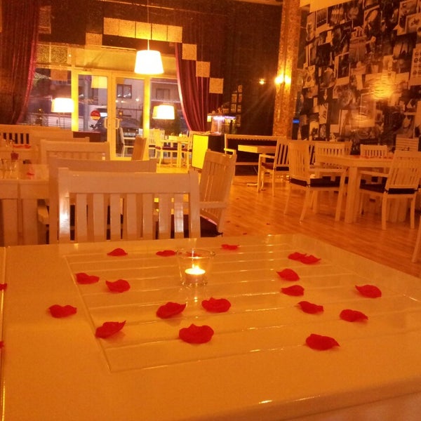 Photo taken at Beyaz Cafe by ekrem a. on 2/14/2013
