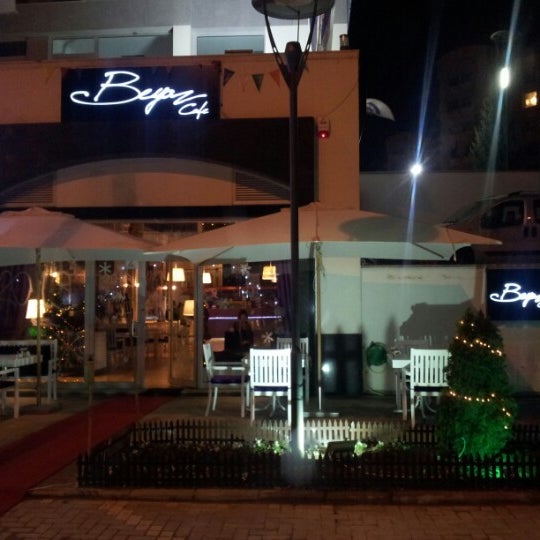 Photo taken at Beyaz Cafe by ekrem a. on 12/31/2012