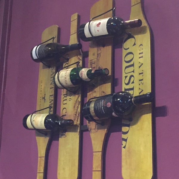 7/2/2018 tarihinde Elli P.ziyaretçi tarafından Cinque Wine &amp; Deli Bar'de çekilen fotoğraf