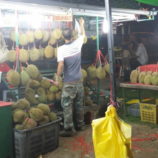 Gerai Durian Pasar Di Wangsa Maju