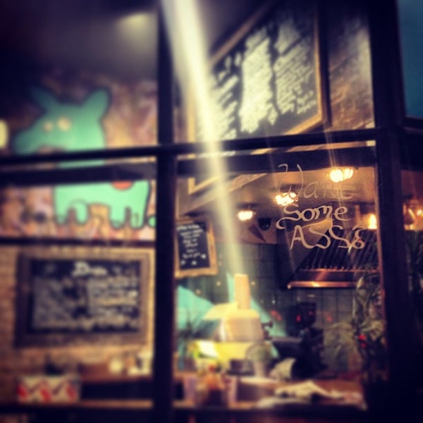 12/31/2012 tarihinde Katie M.ziyaretçi tarafından Little Ass Burrito Bar'de çekilen fotoğraf