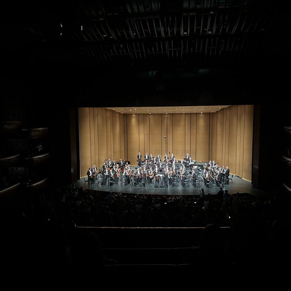 2/16/2023 tarihinde Alenaziyaretçi tarafından Dubai Opera'de çekilen fotoğraf