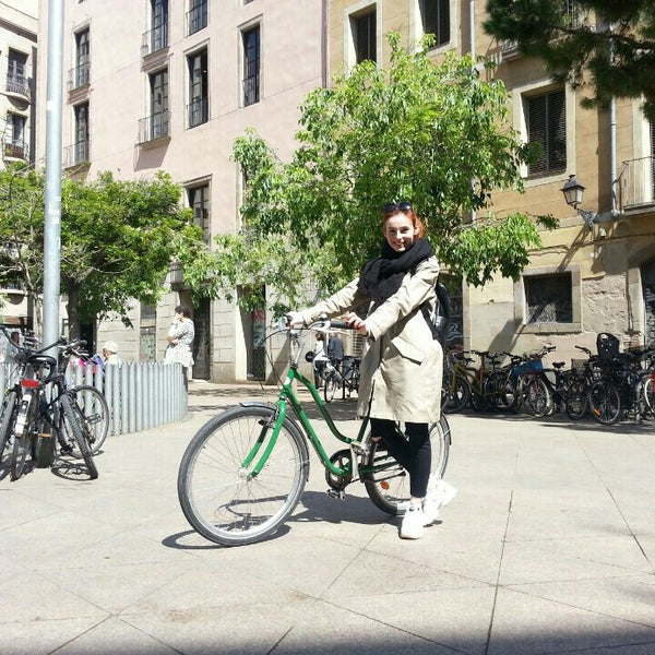 Photo taken at Green Bikes Barcelona Rentals &amp; Tours by Egman on 4/23/2016