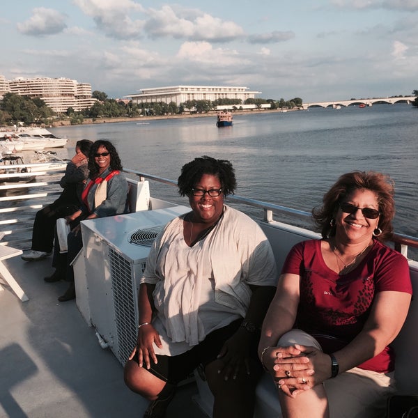 6/7/2015 tarihinde Treva B.ziyaretçi tarafından Potomac Riverboat Company'de çekilen fotoğraf