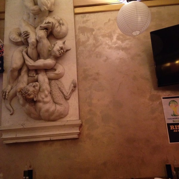 6/26/2014 tarihinde Christina G.ziyaretçi tarafından Michelangelo Caffe'de çekilen fotoğraf