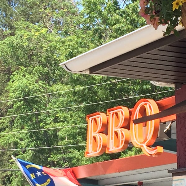 Photo taken at Luella&#39;s Bar-B-Que by Amy E. on 5/28/2016