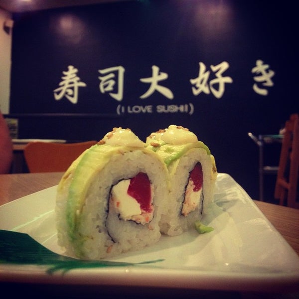 Das Foto wurde bei Sensei Sushi Bar von Jose C. am 10/18/2014 aufgenommen