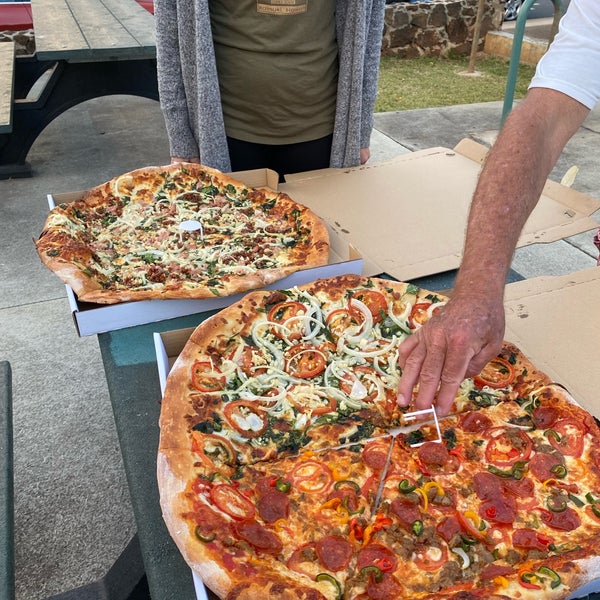 Foto diambil di Kaimuki&#39;s Boston Style Pizza oleh Erika S. pada 4/16/2021