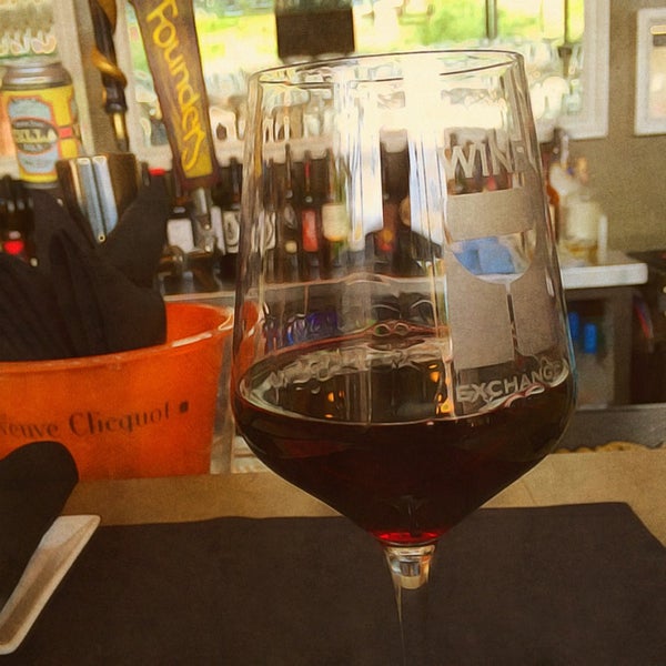 Foto diambil di Wine Exchange Bistro and Wine Bar oleh Kevin Z. pada 7/6/2014