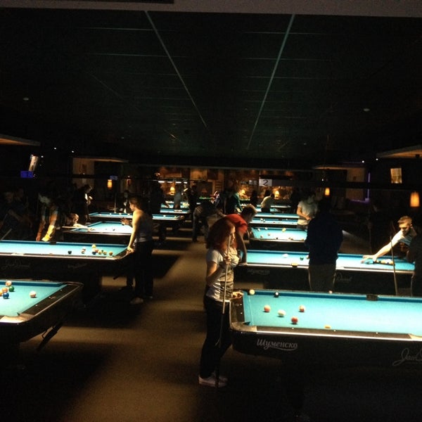 5/9/2014 tarihinde Chavdar T.ziyaretçi tarafından STIX Bar &amp; Billiards'de çekilen fotoğraf