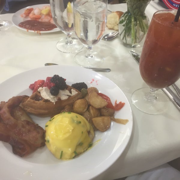 Beautiful catering hall, great Mother's Day brunch buffet spread with a few unfortunate details. The good: smoked fish display, mushroom ravioli, ripe fruit The Bad: horrible drink service