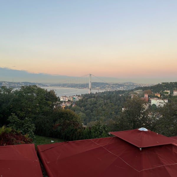Foto scattata a Dilruba Restaurant da Nilüfer Ç. il 10/22/2022