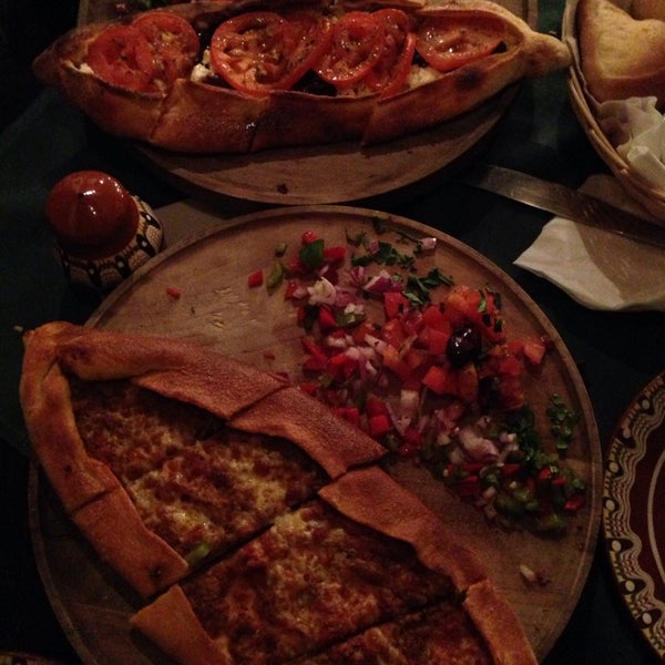 3/29/2014 tarihinde Julia M.ziyaretçi tarafından Trakia Restaurant'de çekilen fotoğraf