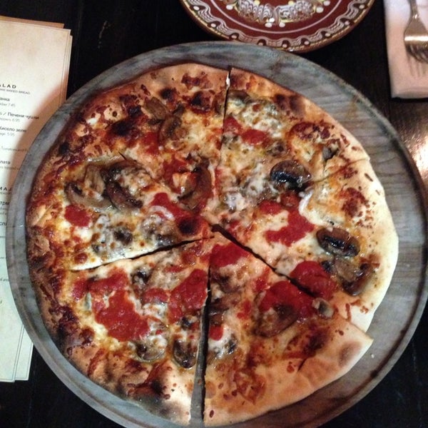 3/19/2014 tarihinde Julia M.ziyaretçi tarafından Trakia Restaurant'de çekilen fotoğraf
