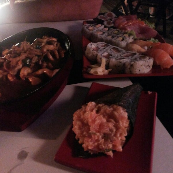 Foto tomada en Sushi &#39;n Roll  por Mariani L. el 10/12/2014