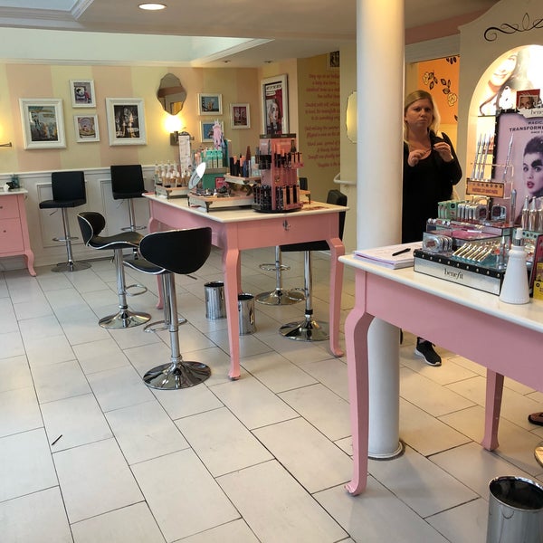 Photo taken at Benefit Cosmetics by Priscyla R. on 8/21/2018