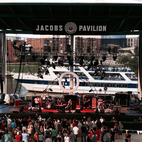 Foto tirada no(a) Jacobs Pavilion at Nautica por MikelParis em 9/4/2015