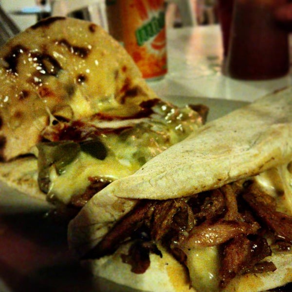 รูปภาพถ่ายที่ Restaurant Byblos - Comida y Tacos Arabes โดย Mijail E. เมื่อ 6/9/2014